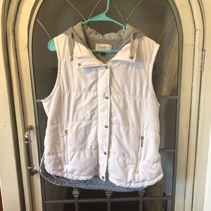 Daytrip Vest with Hoodie size L. Buckle Brand